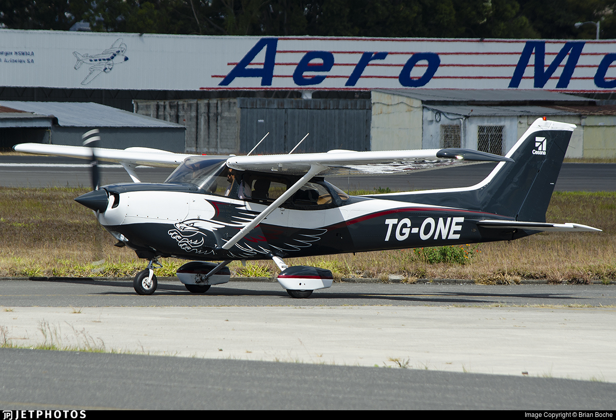 FR172 Reims Rocket / C172 Hawk XP